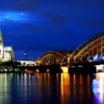 Kölner Dom bei Nacht: Bundesverband Erneuerbare Energie sieht keine Blackout-Gefahr in Deutschland.