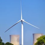 Oben auf: Windenergie ist weitaus kostengünstiger als Strom aus Atomkraft.