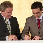 Mathias Onischka (r.)