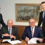 Mit der Vertragsunterzeichnung übernehmen die Stadtwerke Neuss für weitere 20 Jahre die Erdgasversorgung für die Stadt Neuss.