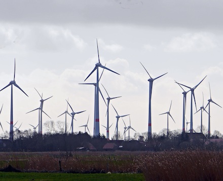 Zu viele Windkraftanlagen an einer Stelle bremsen sich laut einer aktuellen Studie gegenseitig aus.