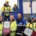 Das Montage-Team von EWR Netz hat Kirchheimbolanden mit neuen bordeauxroten LED-Leuchten ausgestattet.