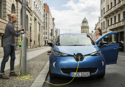 Mit Technik von ubitricity können Ladepunkte in Straßenlaternen integriert werden.