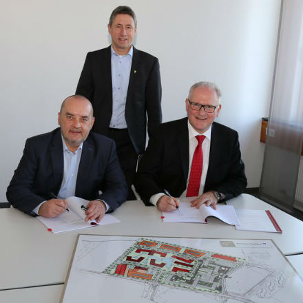 Unterschleißheim: Unterzeichnung des Wärmeliefervertrages.
