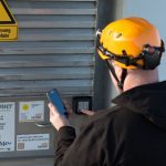 Mit PIN und TAN wird die Tür der Windkraftanlage geöffnet.