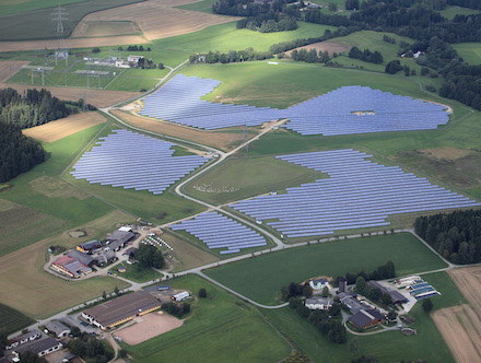 Freiflächensolar-Anlage in Münchberg vor der Erweiterung.
