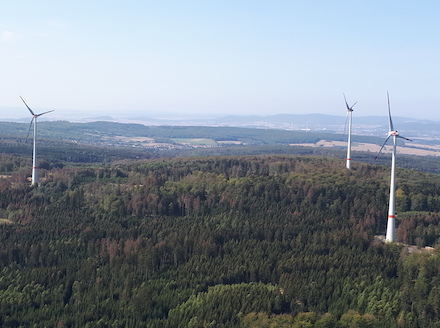 Vier Windparks in kommunaler und Bürgerhand rund um Kassel haben im ersten Quartal fast ein Drittel mehr Strom erzeugt als geplant.