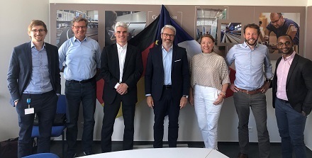 Die Vertreter der beiden Unternehmen WärmePlus und Tryba Energy.