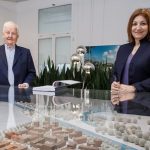 Günter Papenburg und enercity-CEO Susanna Zapreva unterzeichneten am 10. Dezember 2020 den Wärmelieferungs- und Kooperationsvertrag zur Wasserstadt Limmer.