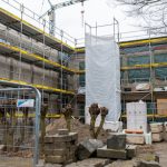 An der Primus-Schule läuft die energetische Sanierung bereits auf Hochtouren. Bis 2030 sollen insgesamt 46 städtische Gebäude energetisch optimiert werden.