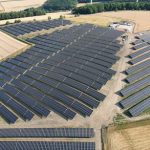 Mit dem Erwerb der Photovoltaik-Freiflächenanlage bei Niederkirchen bauen die Stadtwerke Stuttgart ihre Ökostromproduktion weiter aus.