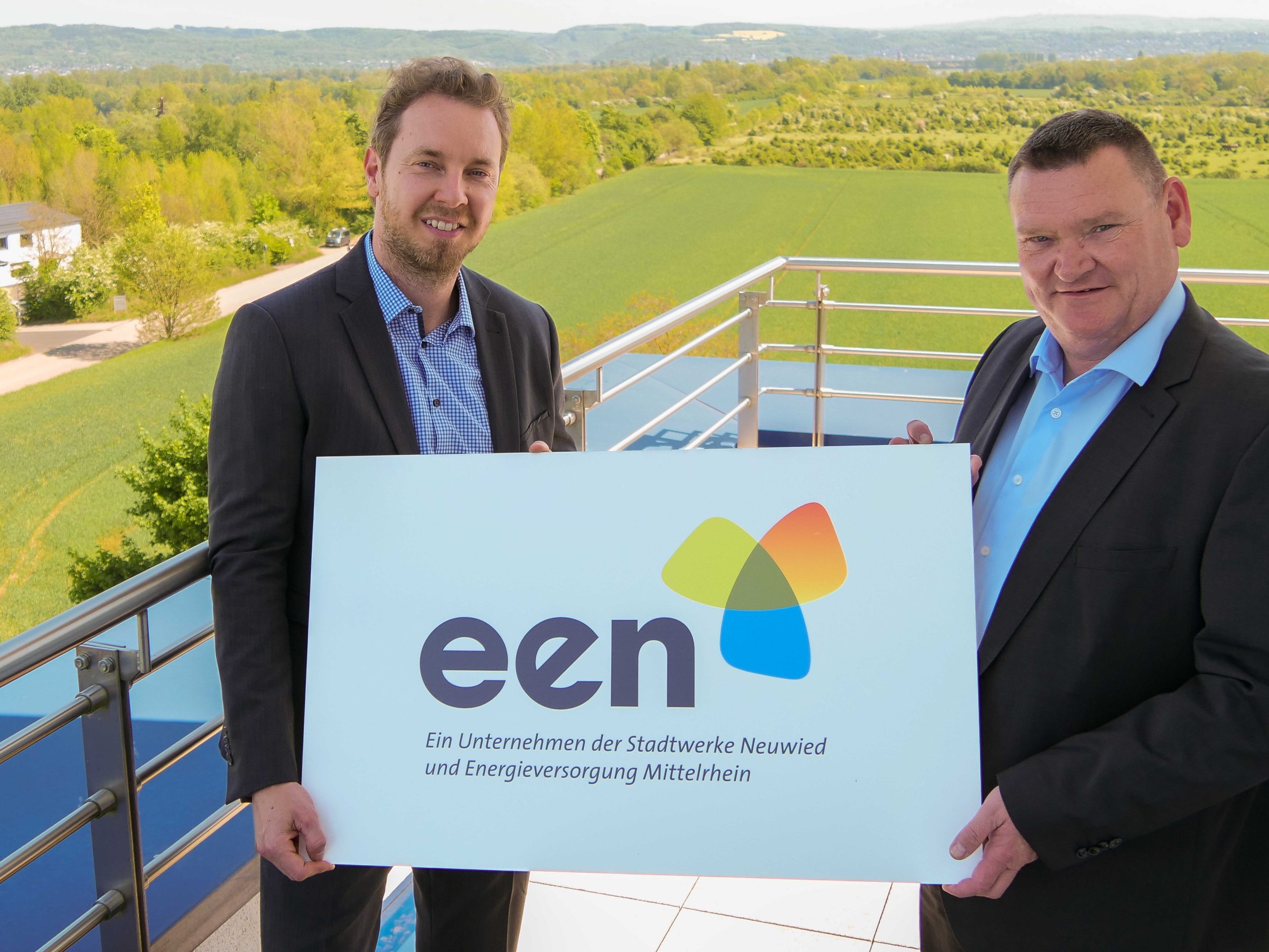 evm-Vorstand Christopher Hesse (l) und Stefan Herschbach, Geschäftsführer der Stadtwerke Neuwied