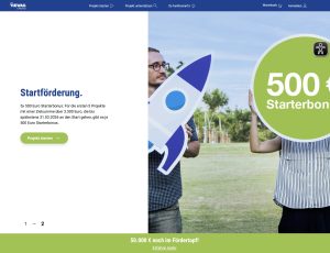 Screenshot der REWAG-Crowd-Website mit Startförderung: Links Text „Startförderung“ mit Erklärung zum 500-Euro-Starterbonus für die ersten fünf Projekte und grünem Button „Projekt starten“. Rechts ein Foto im Freien mit zwei Personen, die eine Raketen-Grafik und einen grünen Kreis mit „500 € Starterbonus“ hochhalten. Unten ein grüner Balken mit dem Hinweis „50.000 € noch im Fördertopf!“. (Bildquelle: www.rewag-crowd.de)