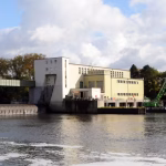 Ansicht des Laufwasserkraftwerks Eddersheim bei Frankfurt am Main