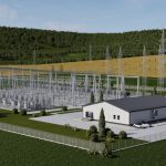 Computergenerierte Ansicht eines umzäunten Umspannwerks mit zahlreichen Strommasten, Schaltanlagen und zwei Betriebsgebäuden in ländlicher Umgebung. Im Hintergrund sind Felder, Waldflächen und mehrere Windräder zu sehen. Oben rechts liegt ein türkisfarbenes Logo über dem Bild.